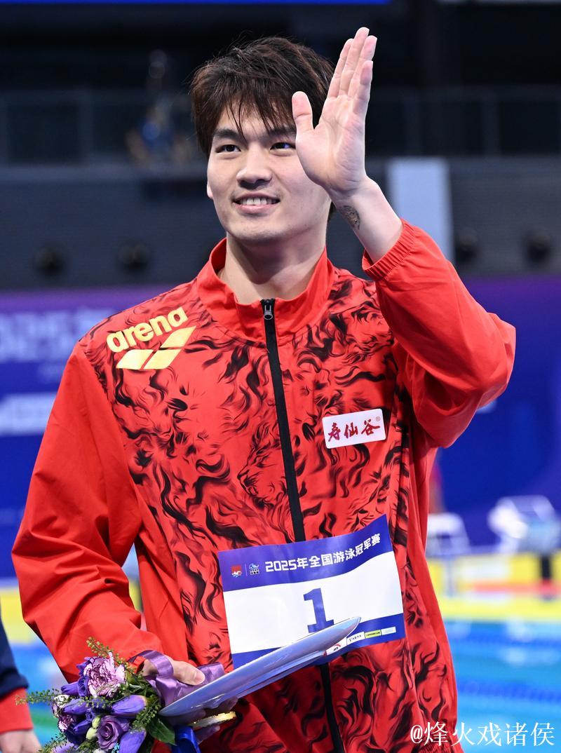 全运会游泳男子50米仰泳半决赛 徐嘉余刷新全国纪录